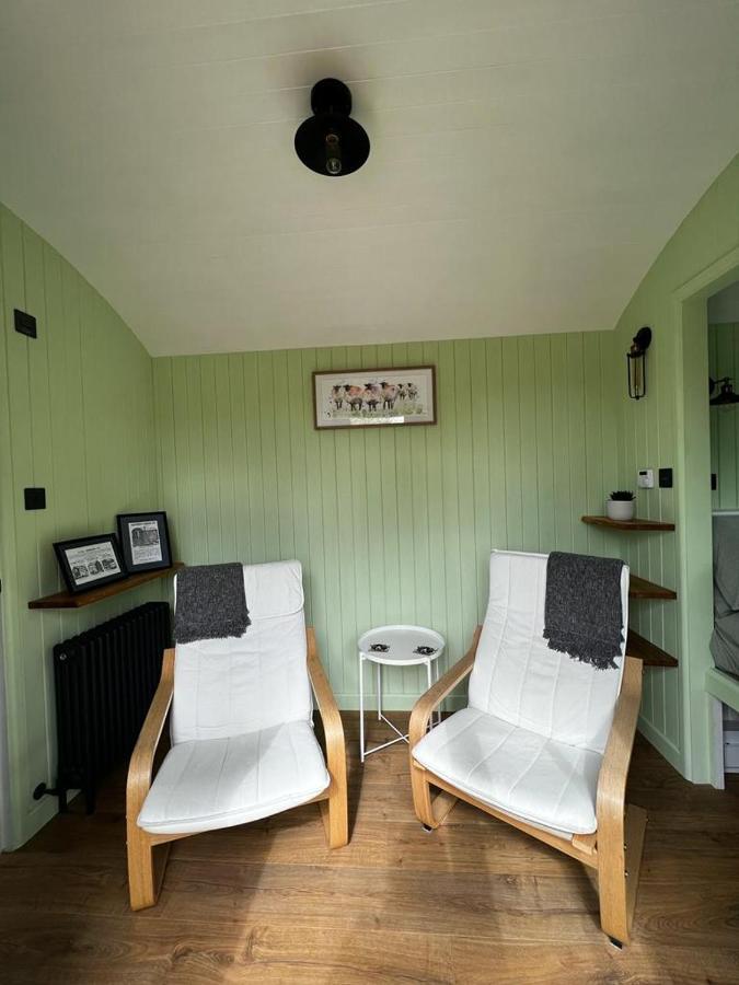 Hettie Luxury Shepherds Hut Semley Exteriör bild